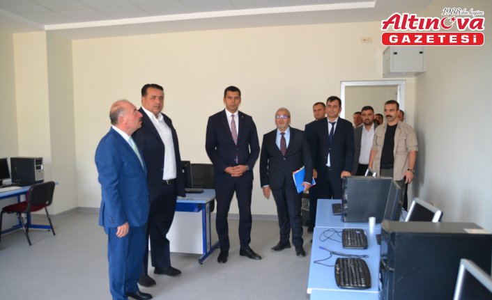 Vali Çalgan, Kargı Cumhuriyet İlkokulu'nu inceledi