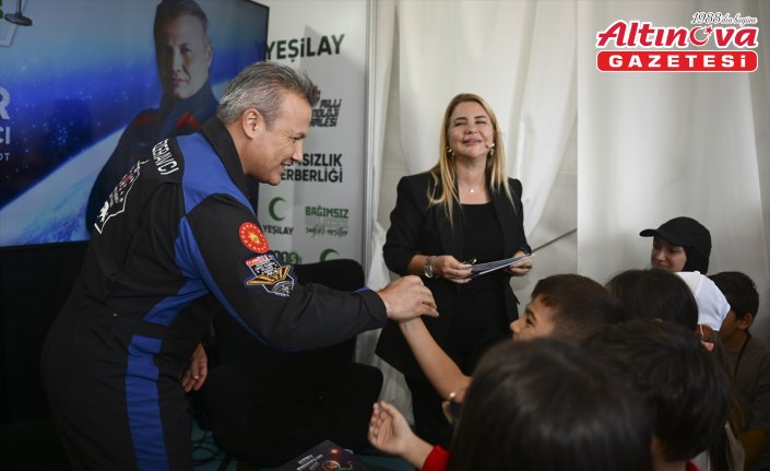 Yeşilay, TEKNOFEST'te Astronot Alper Gezeravcı'yla söyleşi yaptı