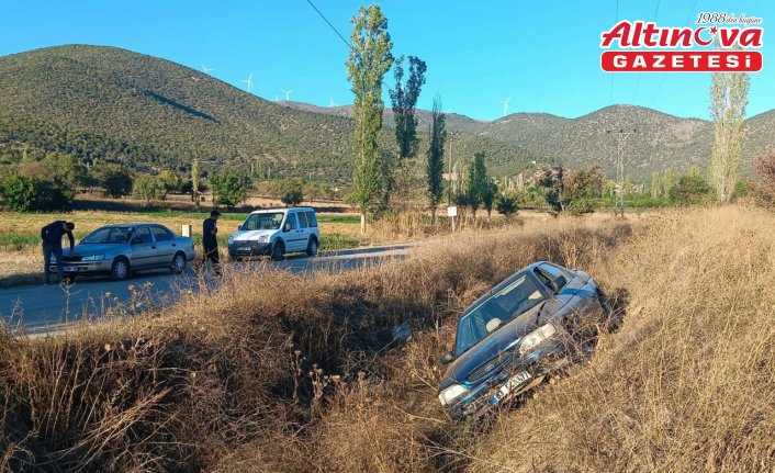 Amasya'da devrilen otomobildeki 3 kişi yaralandı