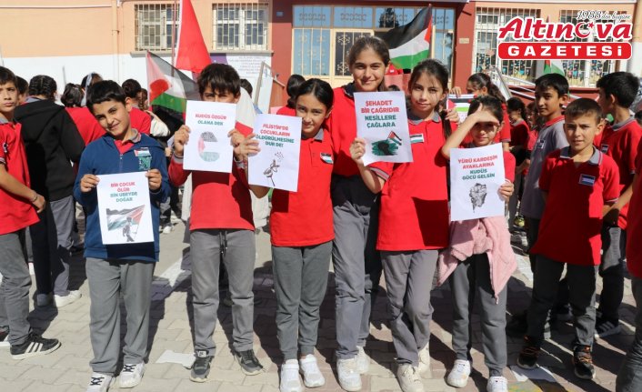 Amasya'da köy okulu öğrencilerinden Filistin'e destek yürüyüşü