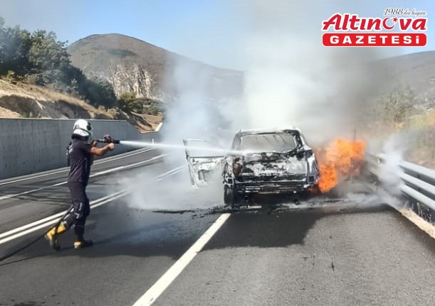 Amasya’da yanan otomobil kullanılamaz hale geldi