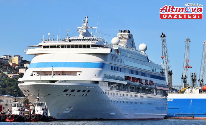 “Astoria Grande“ kruvaziyeri 940 yolcusuyla Samsun Limanı'na demirledi