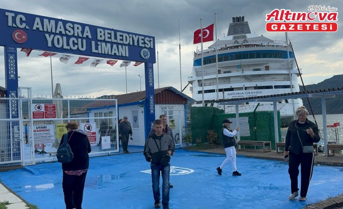 “Astoria Grande“ kruvaziyeri Rusya'dan 940 yolcusuyla Amasra'ya geldi