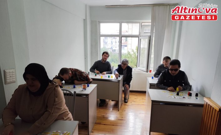 Bafra'da görme engelliler için akıl ve zeka oyunları kursu açıldı