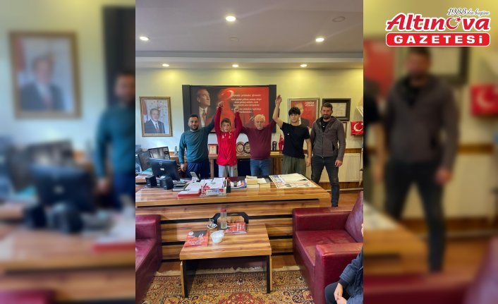 Balkan Şampiyonası'nda ikinci olan güreşçi altın ile ödüllendirildi