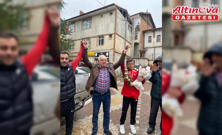 Balkan Şampiyonası'nda ikinci olan güreşçi memleketi Tokat'ta coşkuyla karşılandı