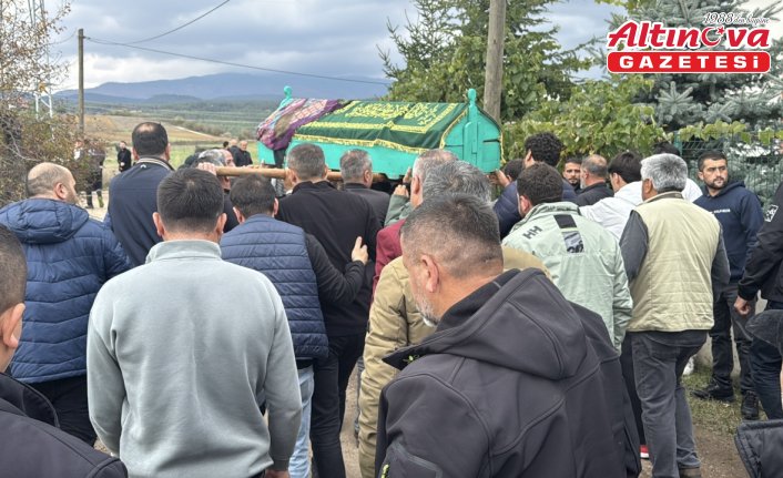 Bartın'da otomobilin çarpması sonucu ölen üniversite öğrencisinin cenazesi Bolu'da defnedildi