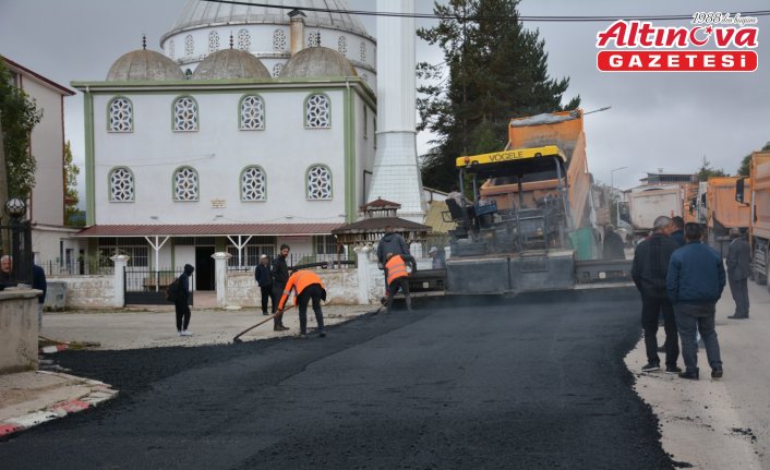 Başçiftlik Belediyesi asfalt yol çalışması yapıyor