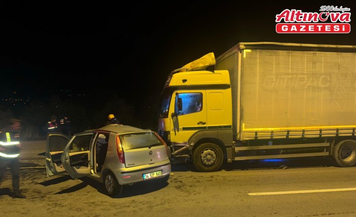 Bolu'da kamyonla çarpışan otomobilin sürücüsü öldü