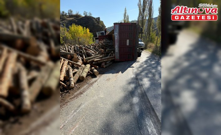 Çorum'da devrilen kamyonun sürücüsü yaralandı