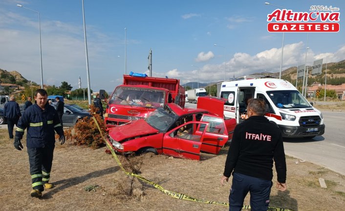 Çorum'da kamyonetle çarpışan otomobilin sürücüsü öldü
