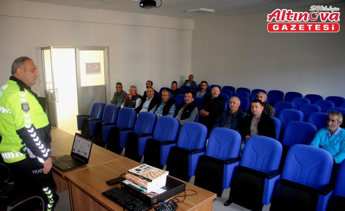 Güce'de okul servisi şoförlerine eğitim verildi