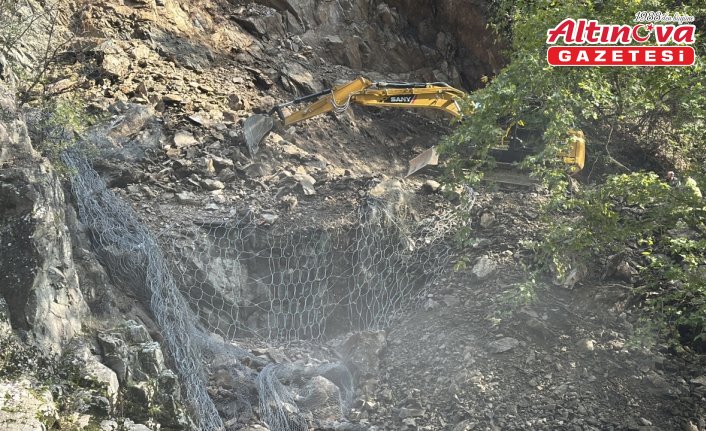 Karabük-Zonguldak demir yolu hattı heyelan nedeniyle ulaşıma kapandı