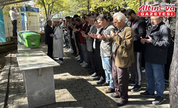 Karabük'teki trafik kazasında ölen genç kızın cenazesi toprağa verildi