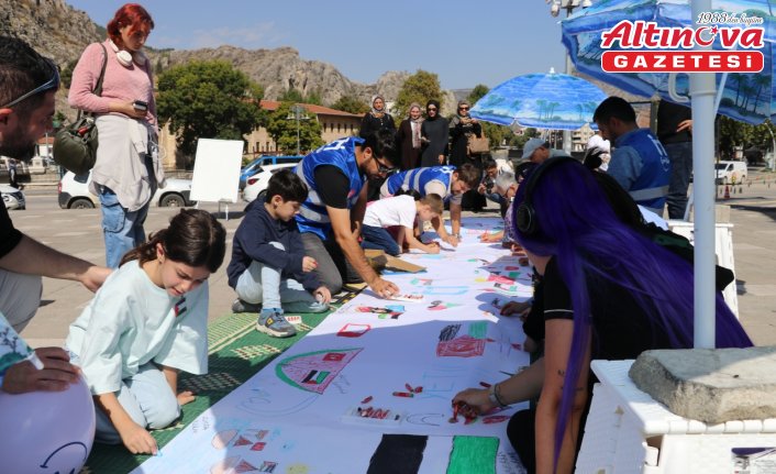 Kastamonu ve Amasya'da, “Filistinli çocuklar için çiz“ etkinliği yapıldı
