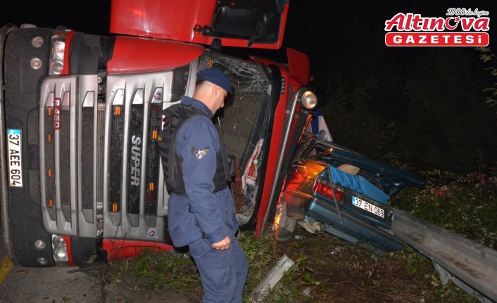 Kastamonu'da tır ile otomobil çarpıştı, 2 kişi yaralandı
