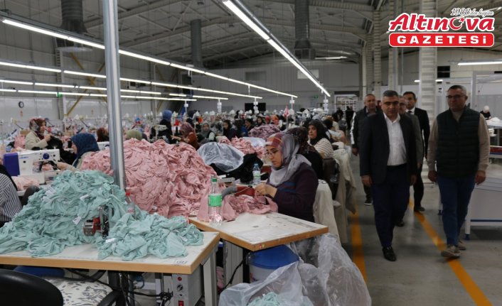 Kaymakam Karaaslan, fabrika ziyaretlerinde bulundu