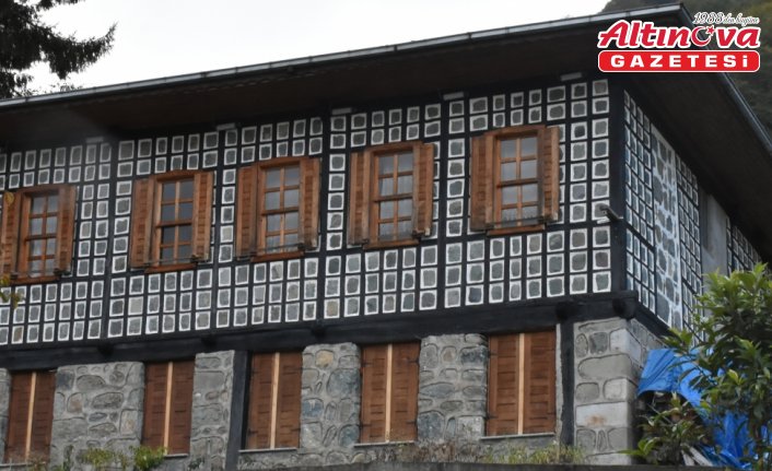 Kestane ağacından yapılan tescilli evler Arılı köyüne ziyaretçi çekiyor