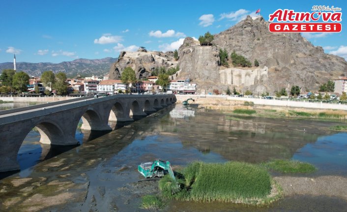 Kızılırmak'ta temizlik çalışması başladı