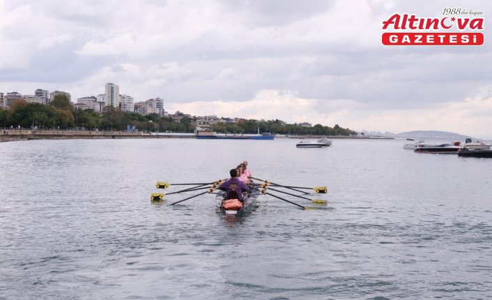 Meme kanserini yenen kadın sporcular kürek çekti