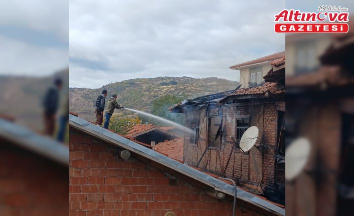 Oğuzlar'da yanan ev kullanılamaz hale geldi