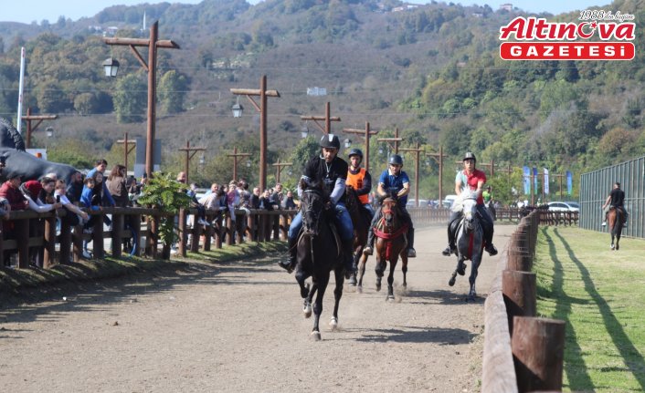 Ordu'da Cumhuriyet Kupası Rahvan At Yarışları düzenlendi