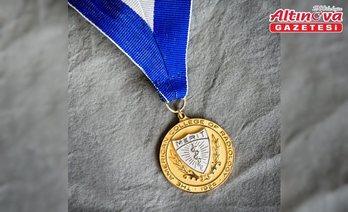 Prof. Dr. Banu Atalar'a Amerikan Radyoloji Koleji'den “Onursal Üye“ ödülü