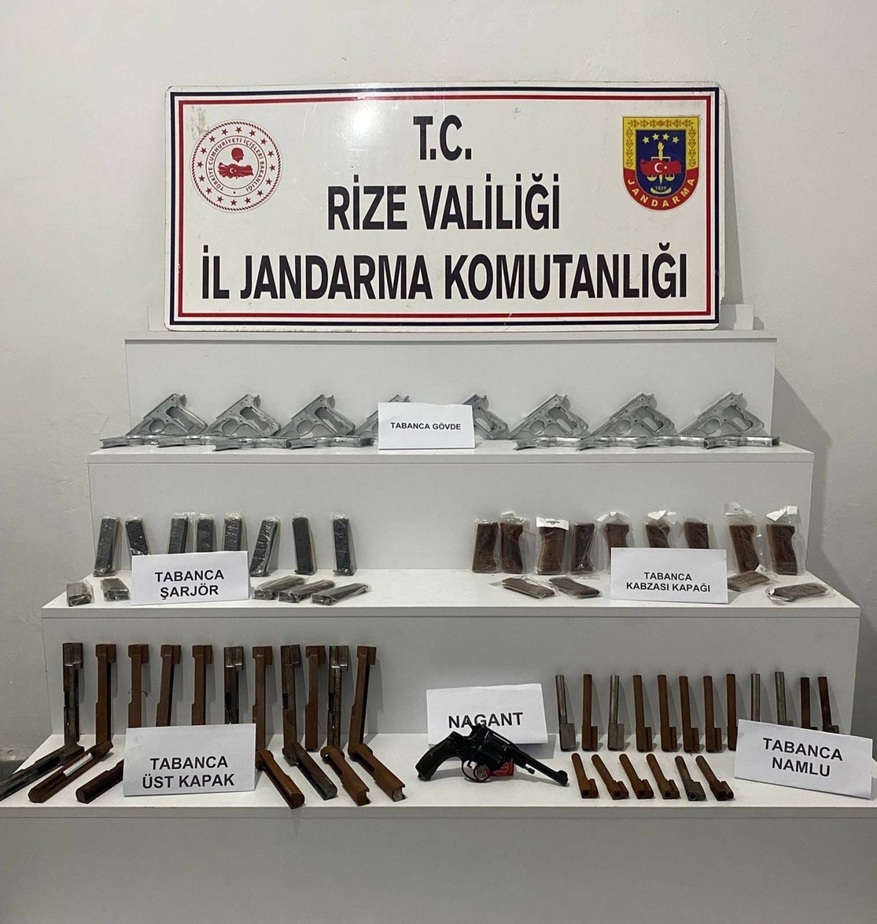 Rize'de ruhsatsız silah operasyonu