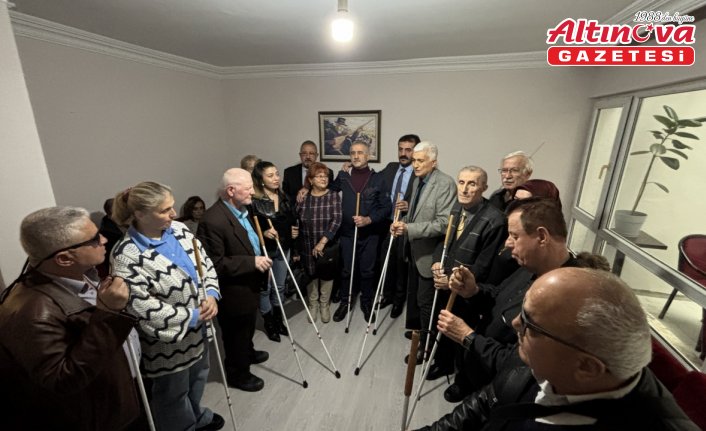 Samsun'da 15 görme engelliye beyaz baston verildi