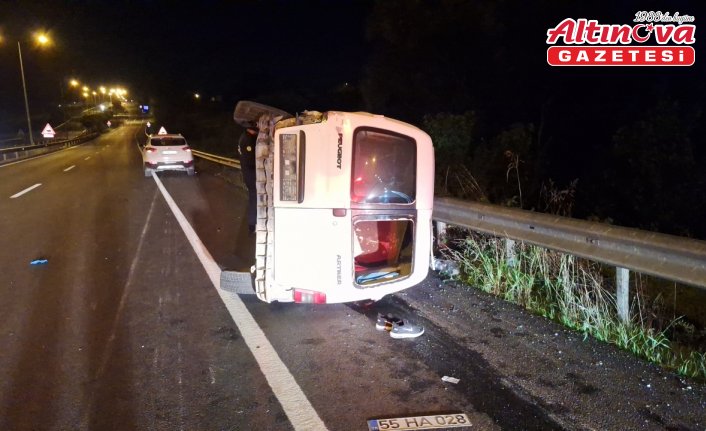 Bafra'da hafif ticari araçla çarpışan otomobilin sürücüsü yaralandı