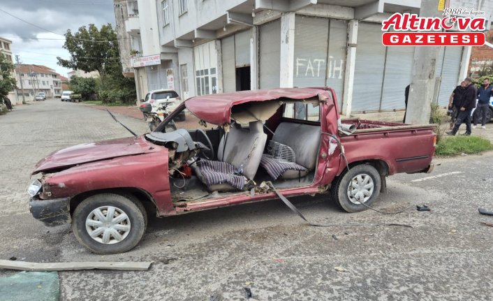 Bafra'da kamyon ile pikabın çarpıştığı kazada 2 kişi yaralandı