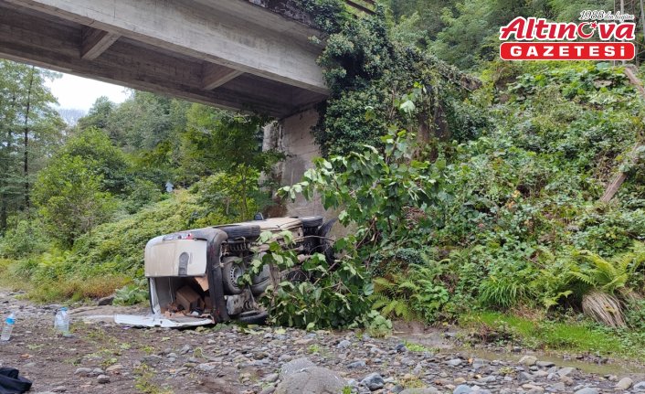 Samsun'da köprüden düşen hafif ticari araçtaki 2 kişi yaralandı