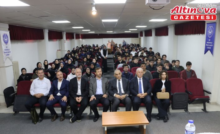 Talim Terbiye Kurulu Üyesi Öztürk, lise öğrencileriyle bir araya geldi