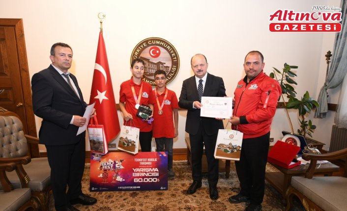 TEKNOFEST 2025'te dereceye giren öğrencilerden Vali Dallı'ya ziyaret