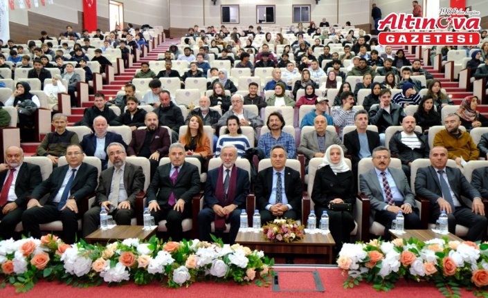 TOGÜ'de “İnancın Sanata ve Estetiğe Yansıması: Camilerimiz“ konferansı düzenlendi