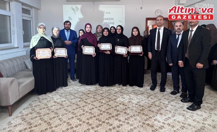 Turhal'da hafızlığı tamamlayan öğrencilere belgeleri verildi