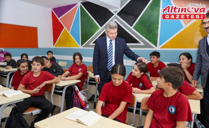 Vali Ergün, Hopa'da öğrencilerle bir araya geldi