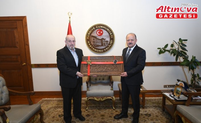 Ahşap oyma ustası Özeflanili'den Kastamonu Valisi Dallı'ya ziyaret