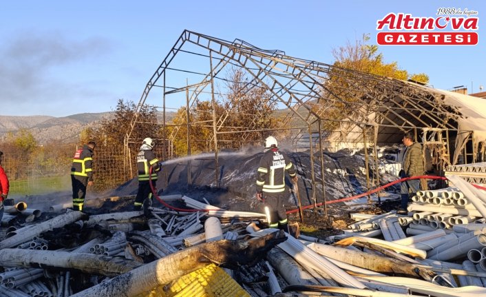 Amasya'da iş yerinin deposunda çıkan yangın hasara yol açtı