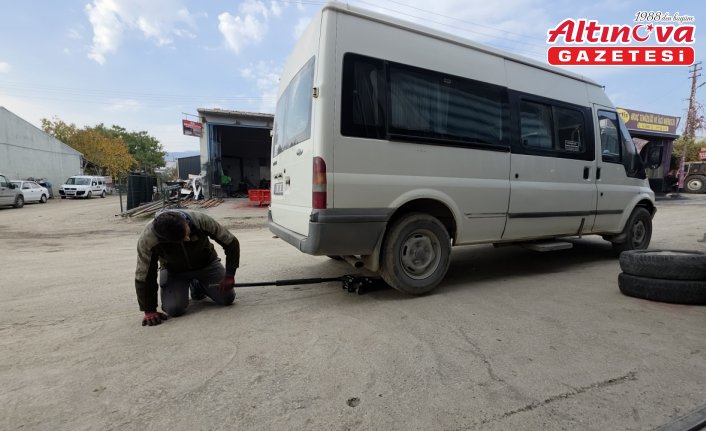 Amasya'da lastikçilerde kış lastiği mesaisi başladı