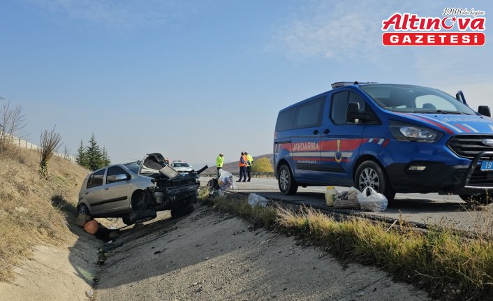 Çorum'da devrilen otomobildeki karı koca yaralandı