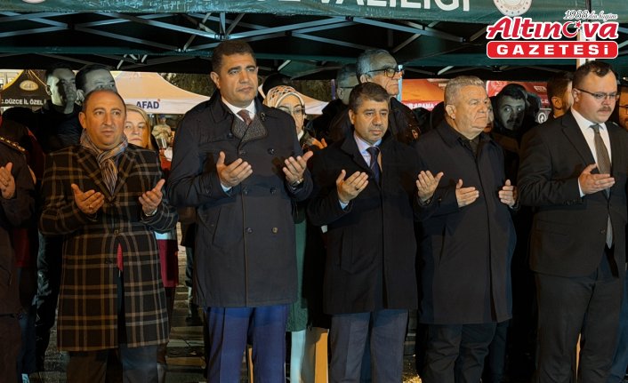 Düzce'de deprem şehitleri 45 saniyelik saygı duruşuyla anıldı