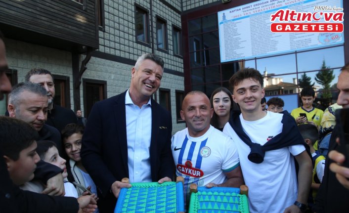 Fenerbahçe Kulübü Başkanı Saran, Rize'de okul ziyaretinde bulundu