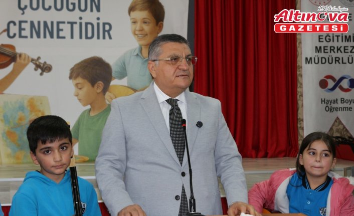 Gerze'de öğrencilere spor, resim ve müzik malzemeleri dağıtıldı