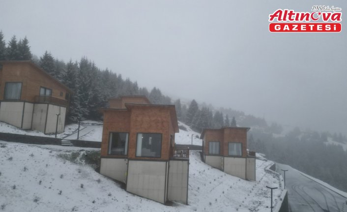 Giresun'da Kümbet Yaylası'na kar yağdı