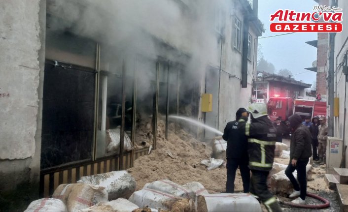 Gölköy'de depoda çıkan yangın söndürüldü