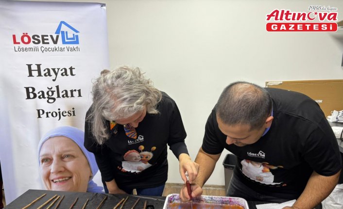 Hastalar LÖSEV'in ebru etkinliğinde buluştu