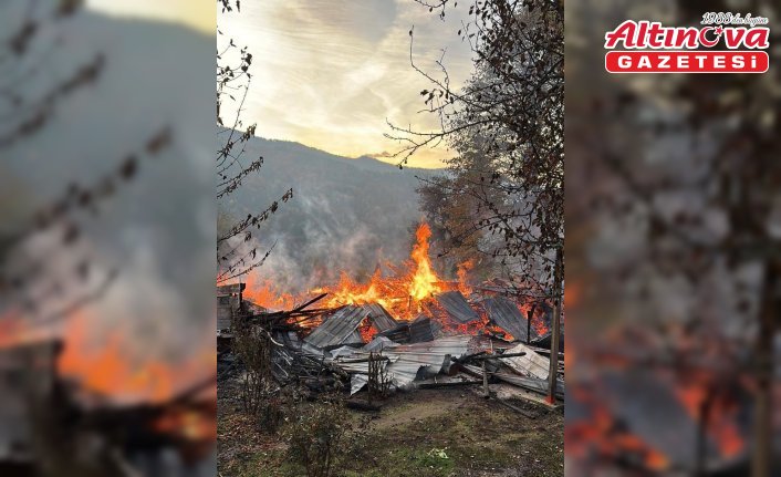 Karabük'te ahşap evde çıkan yangında 5 kişi dumandan etkilendi