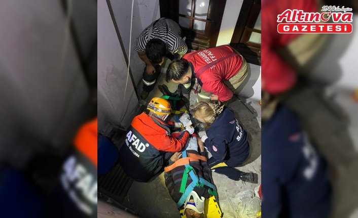 Karabük'te apartman boşluğuna düşen kişi yaralandı