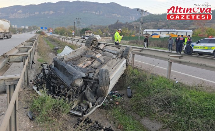 Karabük'te devrilen otomobildeki 2 kişi yaralandı